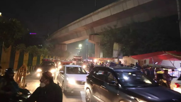 Agitating farmers traffic jams imposed on these borders with tractor-trolley Agitating farmers traffic jams imposed on these borders with tractor-trolley