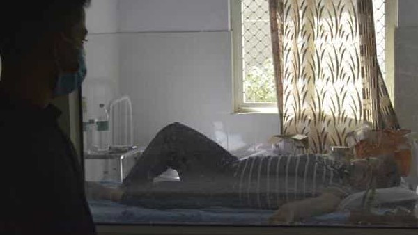 कोरोना के बढ़ते मामलों के बीच संकट में बेंगलुरू के लोग, होम आइसोलेशन में नहीं मिल रही किसी भी तरह की मदद कोरोना के बढ़ते मामलों के बीच संकट में बेंगलुरू के लोग, होम आइसोलेशन में नहीं मिल रही किसी भी तरह की मदद