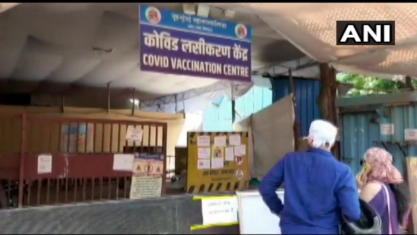 Mumbai Fire breaks out at Dahisar Jumbo Covid Centre Mumbai Fire breaks out at Dahisar Jumbo Covid Centre