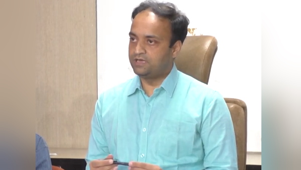 COVID-19 outbreak: The Collector of Surat, Dr Dhavalkumar Patel spoke on coronavirus and oxygen supply COVID-19 outbreak: The Collector of Surat, Dr Dhavalkumar Patel spoke on coronavirus and oxygen supply