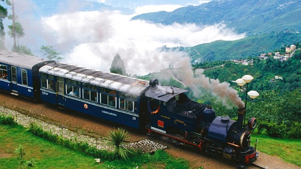3. दार्जिलिंग हिमालयी रेल