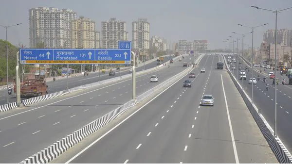 Nitin Gadkari is not happy with facilities available for commuters on Delhi Meerut Expressway Nitin Gadkari is not happy with facilities available for commuters on Delhi Meerut Expressway