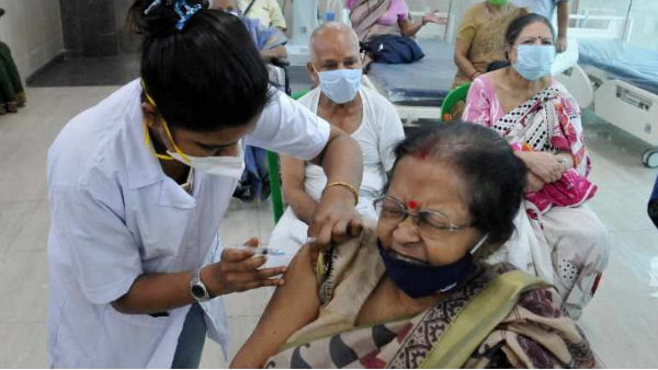1/3rd of vaccination centres in all Delhi Government hospitals to operate 24 hours from tomorrow 1/3rd of vaccination centres in all Delhi Government hospitals to operate 24 hours from tomorrow