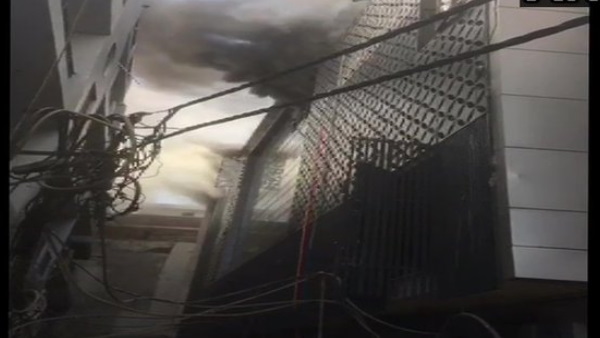 WATCH Delhi: Fire breaks out in a factory near MTNL office Dilshad Garden Industrial Area WATCH Delhi: Fire breaks out in a factory near MTNL office Dilshad Garden Industrial Area