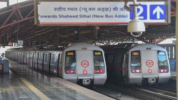 रेड लाइन में चलती हैं सिर्फ 6 कोच वाली ट्रेन