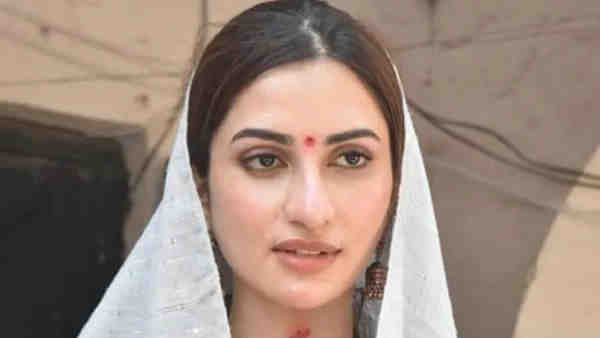 दीक्षा सिंह किसी मझे हुए राजनेता की तरह घूम रही गांव-गांव