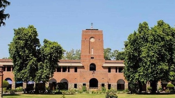 डीयू के सेंट स्टीफन कॉलेज के 13 छात्र और 2 स्टाफ मेंबर्स कोरोना पॉजिटिव, मचा हड़कंप डीयू के सेंट स्टीफन कॉलेज के 13 छात्र और 2 स्टाफ मेंबर्स कोरोना पॉजिटिव, मचा हड़कंप