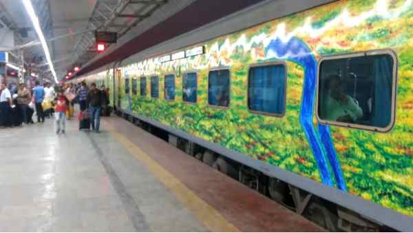 इस दुरंतो सुपरफास्ट में लगेंगे अतिरिक्त कोच