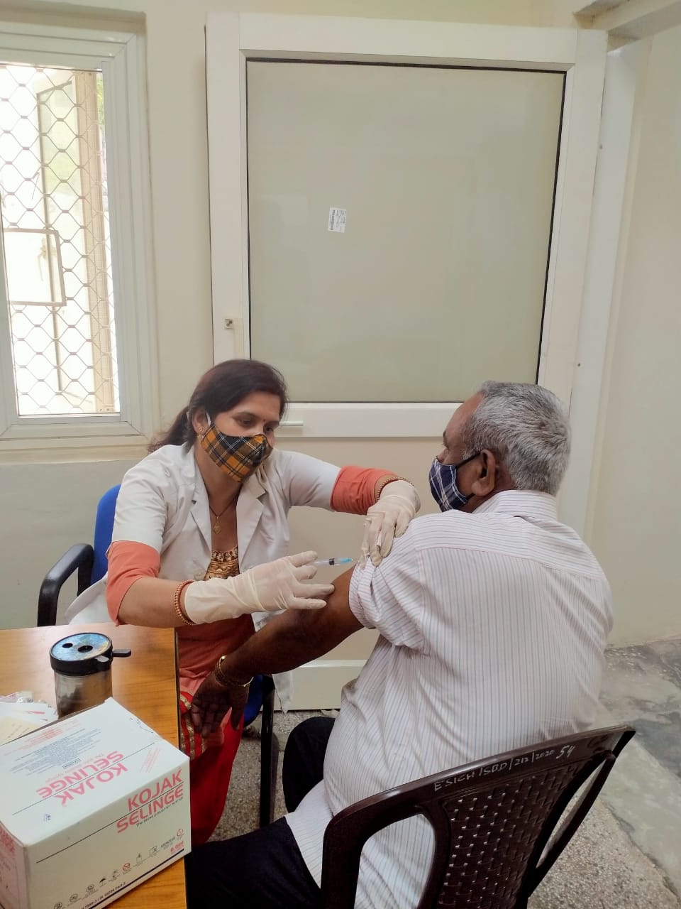Coronavirus: वैक्सीन को लेकर बड़ी कामयाब, 85 दिन में 10 करोड़ से ज्यादा लोगों को दी गई खुराक Coronavirus: वैक्सीन को लेकर बड़ी कामयाब, 85 दिन में 10 करोड़ से ज्यादा लोगों को दी गई खुराक