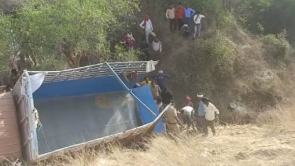 Many people died in horrific accident when vehicle fell in gorge Many people died in horrific accident when vehicle fell in gorge