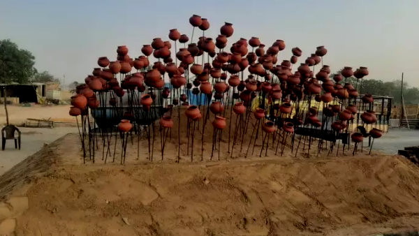 Farmers built a martyr memorial overnight on NH 48 Shahjahanpur border Farmers built a martyr memorial overnight on NH 48 Shahjahanpur border