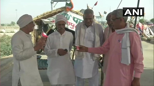 Haryana Farmers protesting in Palwal against Farm Laws, KMP-KGP blocked Haryana Farmers protesting in Palwal against Farm Laws, KMP-KGP blocked