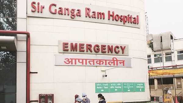दिल्ली में कोरोना मचा रहा है कोहराम, सर गंगाराम अस्पताल के 37 डॉक्टर हुए संक्रमित दिल्ली में कोरोना मचा रहा है कोहराम, सर गंगाराम अस्पताल के 37 डॉक्टर हुए संक्रमित