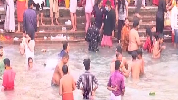 कुंभ में भारी जन-सैलाब उमड़ा