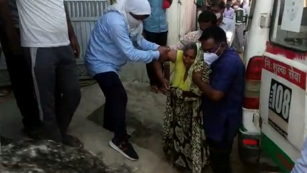 Wife, son and daughter cut Hand vein after death of head of house in Hindaun City Karauli Rajasthan Wife, son and daughter cut Hand vein after death of head of house in Hindaun City Karauli Rajasthan
