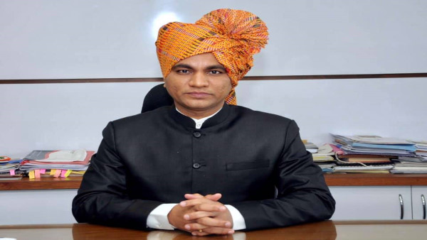 राजेंद्र भारुड़ के पास एमबीबीएस की डिग्री भी