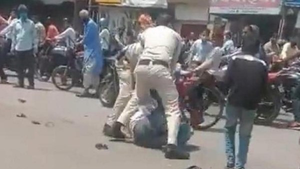 indore two policemen suspended for assault of man not wearing face mask indore two policemen suspended for assault of man not wearing face mask