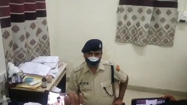 हत्या के आरोपी भी शामिल