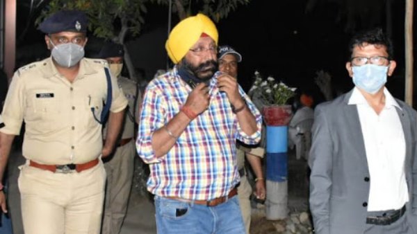 kumbh mela 2021 bairagi saints beaten additional magistrate and his security guard kumbh mela 2021 bairagi saints beaten additional magistrate and his security guard