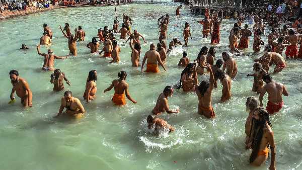 कोरोना के कहर को देखते हुए आज समाप्त हो सकता है कुंभ मेला: सूत्र कोरोना के कहर को देखते हुए आज समाप्त हो सकता है कुंभ मेला: सूत्र