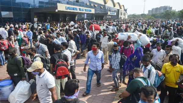 स्टेशनों पर भारी भीड़ ना जुटाएं-रेलवे