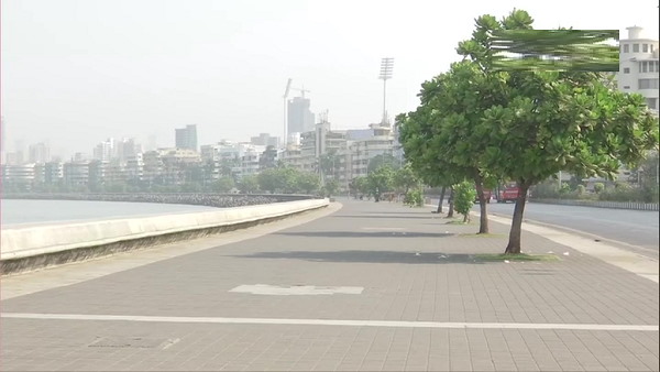 Maharashtra lockdown : Roads deserted and shops closed, Mumbai Marine Drive listened also due to covid 19 lockdown Maharashtra lockdown : Roads deserted and shops closed, Mumbai Marine Drive listened also due to covid 19 lockdown