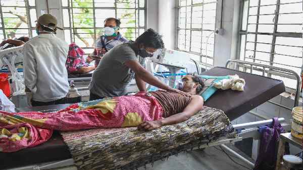 मृत मरीजों से ऑक्सीजन सिलेंडर निकाल रहे थे लोग