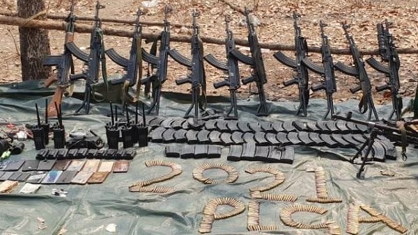 Chhattisgarh Encounter: कोबरा कमांडो को छोड़ने के बदले नक्सलियों ने रखी ये शर्त Chhattisgarh Encounter: कोबरा कमांडो को छोड़ने के बदले नक्सलियों ने रखी ये शर्त