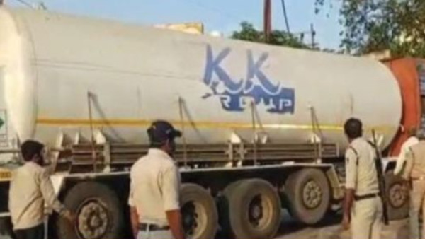 Oxygen tanker going to Madhya Pradesh stopped in UP Oxygen tanker going to Madhya Pradesh stopped in UP
