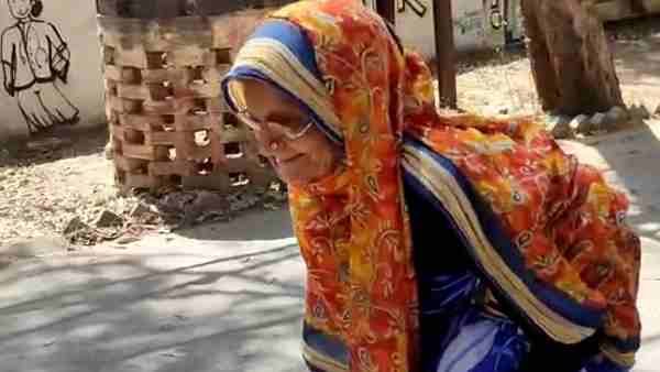 समाजसेवा में लगाते हैं कमाई का आधा हिस्सा