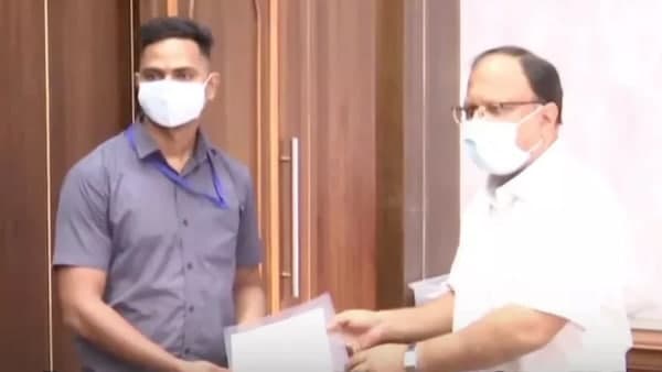 मयूर शेख्ले को किया गया सम्मानित