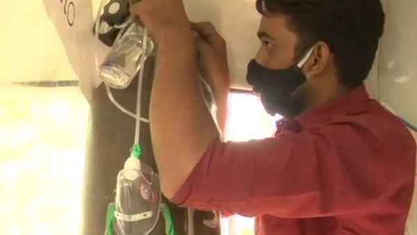 जावेद खान निशुल्क अस्पताल ले जा रहे हैं