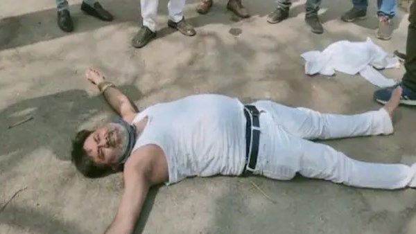 pratapgarh bjp mla dheeraj ojha protest at dm residence alleges beaten by SP pratapgarh bjp mla dheeraj ojha protest at dm residence alleges beaten by SP