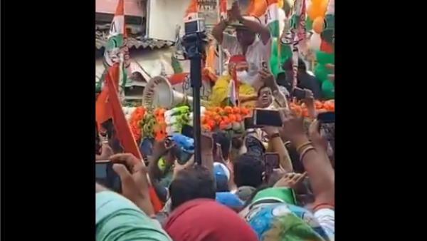 West Bengal assembly elections 2021, Jaya Bachchan push fan in road show, West Bengal, Jaya Bachchan in bengal, Jaya Bachchan, tmc, sp, पश्चिम बंगाल में जया बच्चन, जया बच्चन ने फैन को दिया धक्का, जया बच्चन, पश्चिम बंगाल West Bengal assembly elections 2021, Jaya Bachchan push fan in road show, West Bengal, Jaya Bachchan in bengal, Jaya Bachchan, tmc, sp, पश्चिम बंगाल में जया बच्चन, जया बच्चन ने फैन को दिया धक्का, जया बच्चन, पश्चिम बंगाल
