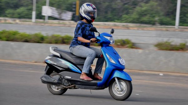 Rajasthan Transport Minister gave gift to people, buy bike-scooty, get helmet free Rajasthan Transport Minister gave gift to people, buy bike-scooty, get helmet free