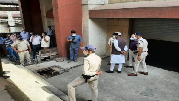 ब्लैक में बीस हजार रुपए में बिक रहा रेमडेसिविर इंजेक्शन
