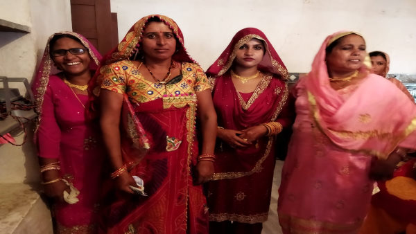 भाई अल्पेश ने ओढ़ाई चुनरी