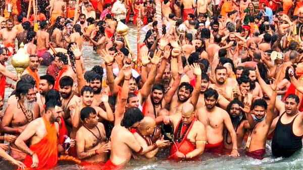Swami Avdheshanand Giri of Juna Akhara Ends Kumbh Mela After PM modi Request To Keep It Symbolic Swami Avdheshanand Giri of Juna Akhara Ends Kumbh Mela After PM modi Request To Keep It Symbolic