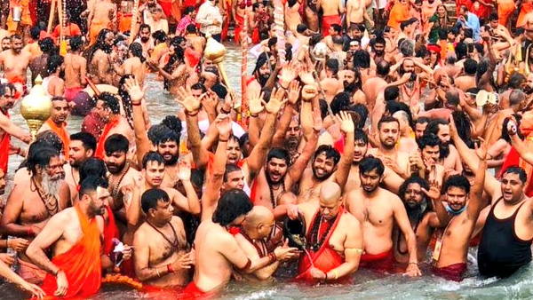 मास्क लगाए नहीं दिखे लोग