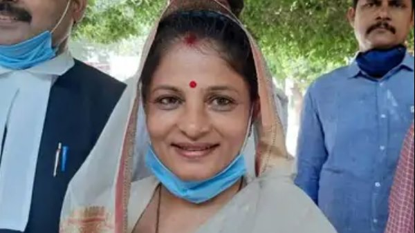 मॉडल दीक्षा सिंह