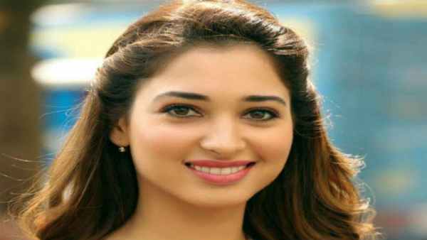 नमन्ना भाटिया से फैंस ने पूछा विराट कोहली पीछे क्यों बैठे हैं?