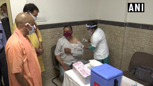 CM Yogi inspects vaccination drive as 4 day Tika Utsav begins from today CM Yogi inspects vaccination drive as 4 day Tika Utsav begins from today