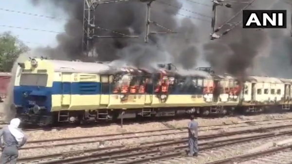 Haryana: Fire broke out in four coaches of a parked train at Rohtak Railway Station Haryana: Fire broke out in four coaches of a parked train at Rohtak Railway Station