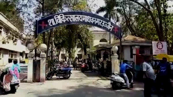 मरीजों को अस्पतालों में बेड नहीं मिल रहे