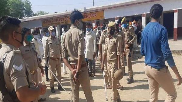 uttar pradesh panchayat election clash between two village head candidate in unnao uttar pradesh panchayat election clash between two village head candidate in unnao
