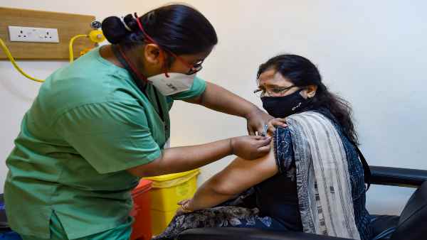 Those who are more vulnerable from Corona are being put the vaccine first, the central governments clear answer Those who are more vulnerable from Corona are being put the vaccine first, the central governments clear answer