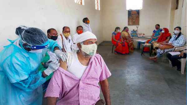 door to door covid 19 vaccination is not possible,Central government has given reason in affidavit filed in Bombay High Court door to door covid 19 vaccination is not possible,Central government has given reason in affidavit filed in Bombay High Court