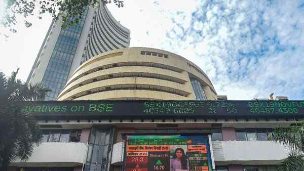 Now the covid wreaked havoc on the stock market, investors lost Rs 5 lakh crore in half an hour Now the covid wreaked havoc on the stock market, investors lost Rs 5 lakh crore in half an hour