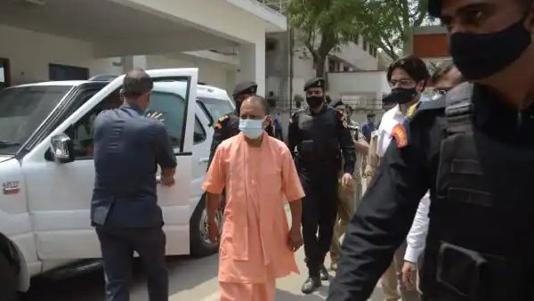 kaushambi mla sanjay gupta vehicle challaned for coming between cm yogi fleet kaushambi mla sanjay gupta vehicle challaned for coming between cm yogi fleet
