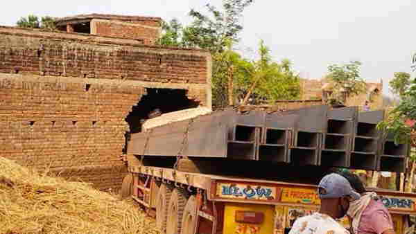 palamu road accident three people died and two injured palamu road accident three people died and two injured